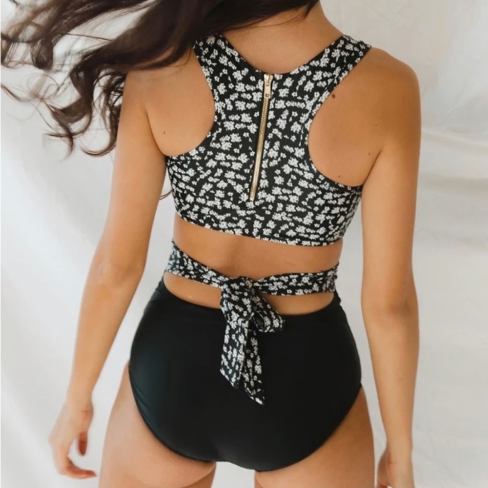 Albion Fit Let’s Dance One Piece - Black Primrose, Medium